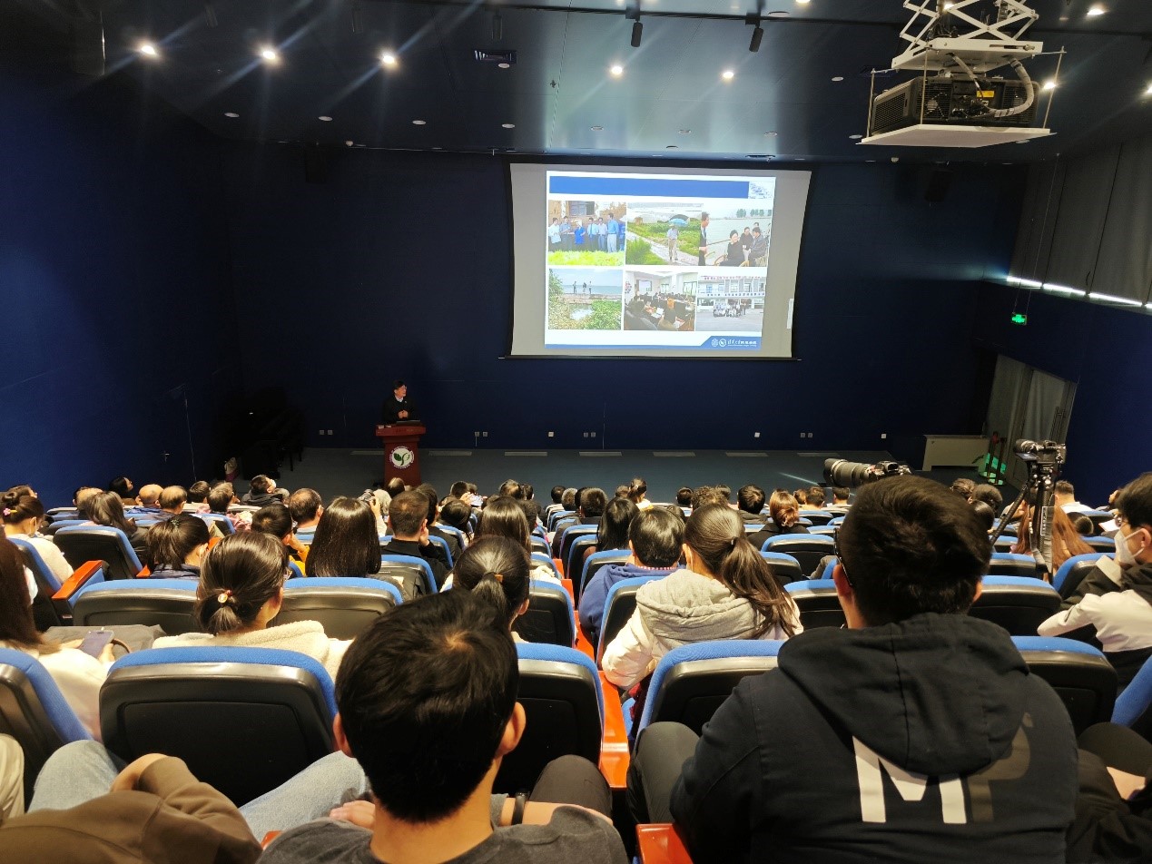 20241220-环境学院党委以文化人、以史育人，凝心聚力引领发展-拍摄者不详-图8 李广贺教授在荣休会上分享参与环境应急攻关的经历.jpg