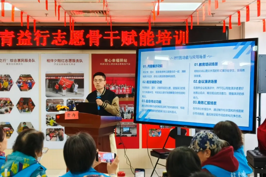 20250425-“海·清”行动-“海·清”社区服务队-材料学院2024级博士研究生曹冉进行讲解.png